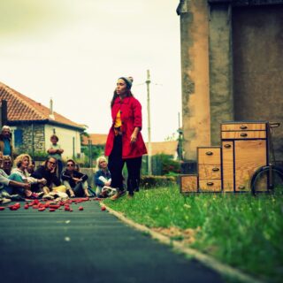 Le teaser de Face aux failles est sorti, spectacle avec et pour l'espace public de Nanoua, né cet été!
merci à @isa_solas qui a réalisé ce teaser, merci à toute l'équipe artistique et technique de Face aux failles et à la team Nanoua!
https://cie-nanoua.com/creations/faceauxfailles/