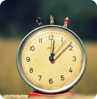 J-1!
"LES 10 ANS DE LUMAKANTÉ", La CHORALE de la Cie NANOUA!
Ce Samedi 4 AVRIL à partir de 18h
APÉRO PARTAGÉ DE QUARTIER et Gourmandises musicales en perspective dont la merveilleuse Fanfare Kopeistar et @dj_estelle.d !!
RDV PLACE DE LA RÉPUBLIQUE à 18H pour un départ en fanfare puis place à la chorale Lumakanté et apéro partagé au SQUARE MAUMÉJEAN. Et on repart vers 20H30 avec la fanfare à Lafontaine pour finir avec un petit dj set de @dj_estelle.d de 21h à 22h!
Entrez libres!