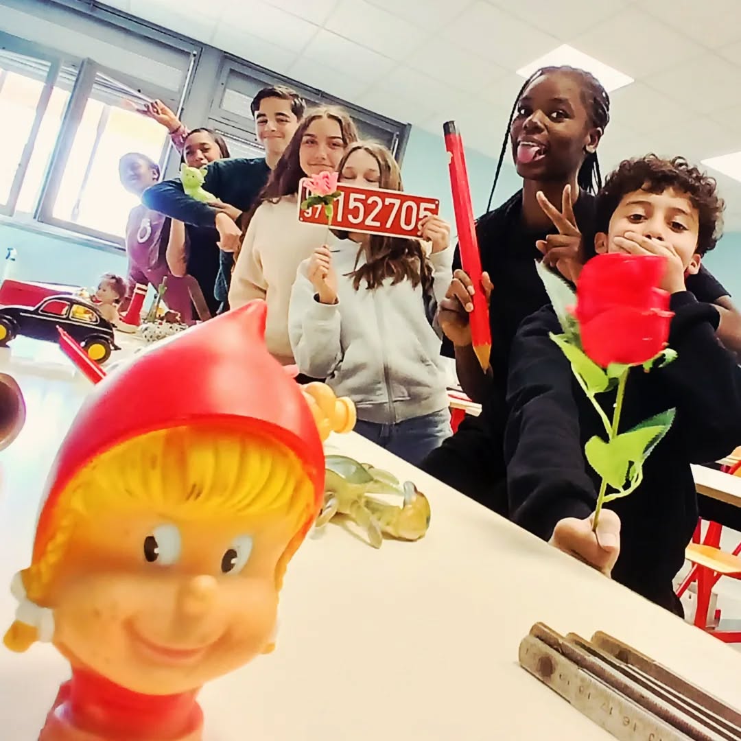 C'est reparti pour la phase 3 des EPPA(Espaces Publics Poetisés par des Audacieux·ses) à Mont de marsan ,en complicité  avec  le Théâtre De Gascogne .
Aujourd'hui, Fanny Bérard retrouve les jeunes du lycée wlerick et du collège v.Duruy pour continuer à bousculer leurs imaginaires collectifs sur leur relation poétique et politique aux Espaces publics, tout en gigotant leurs audaces singulieres...