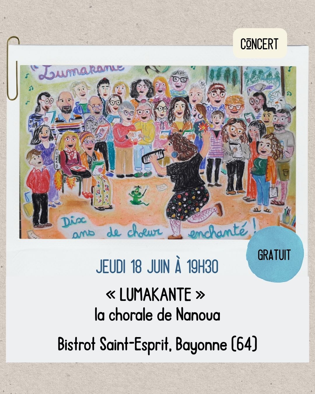 Lumakanté, le chœur palpitant de Nanoua !

Célébrons ensemble le plaisir d'être réunis ! Retrouvez Lumakante pour une soirée sous le signe de la joie et du partage, le jeudi 18 juin 2026 à 19h30 au bistrot Saint-Esprit à Bayonne.

Depuis 2016, au cœur de la cité Breuer, un chœur voyageur fait vibrer les voix et les liens.

Composé d’une vingtaine de chanteurs et chanteuses issus du quartier, ce collectif vocal propose un répertoire polyphonique aux mille couleurs, à l’image de la diversité culturelle et humaine qui l’anime. Portée par la richesse des traditions orales, la chorale explore des chants venus d’ici et d’ailleurs, dans une démarche artistique ouverte et vivante.

Ce chœur ne se définit pas par l’exigence technique ou la performance vocale, mais par la joie de chanter ensemble, le plaisir du partage, et le désir de faire communauté à travers l’acte artistique.